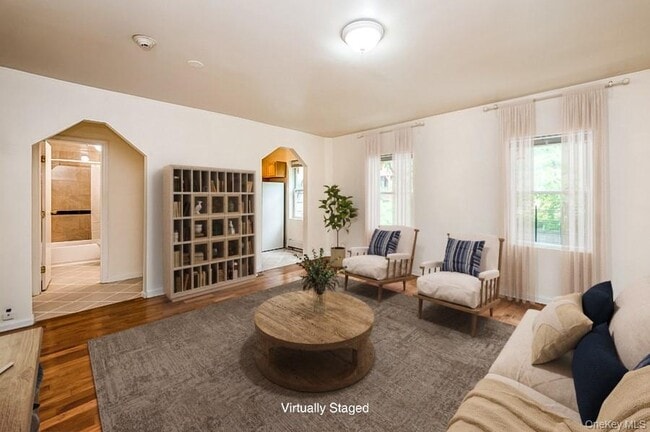 Photo - 84 Ravine Ave