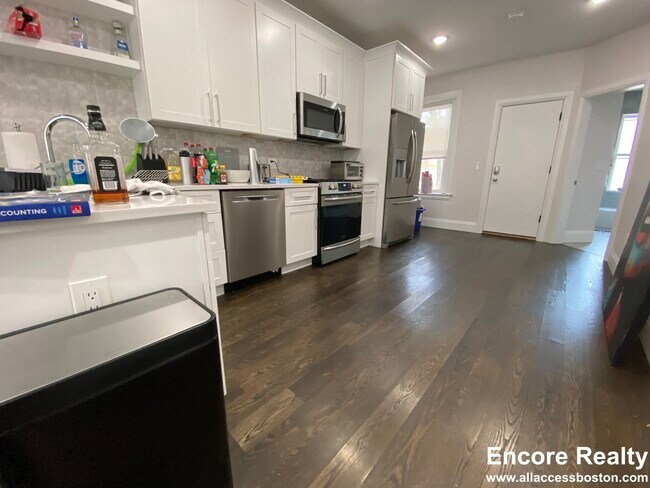 Photo - 7 Strathmore Rd Unit 3
