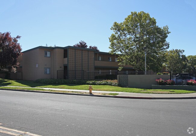 Emerald Estates Apartments