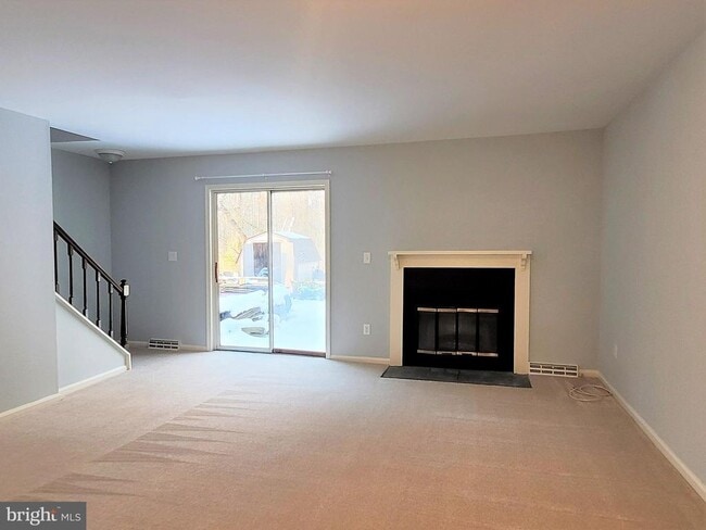 Photo - 31 Lamplighter Ln