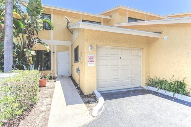 Photo - 660 Coventry St