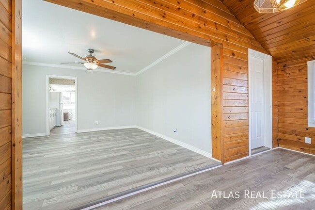 Photo - 657 Irving St