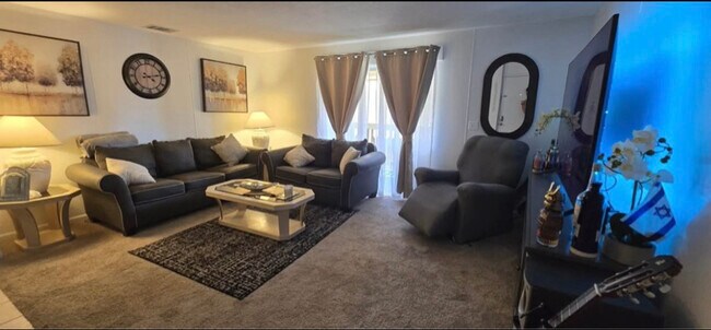 Photo - 294 Berkshire Ln