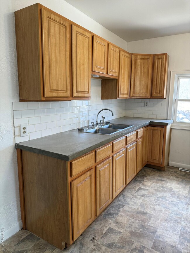 Photo - 657 Eatontown Rd