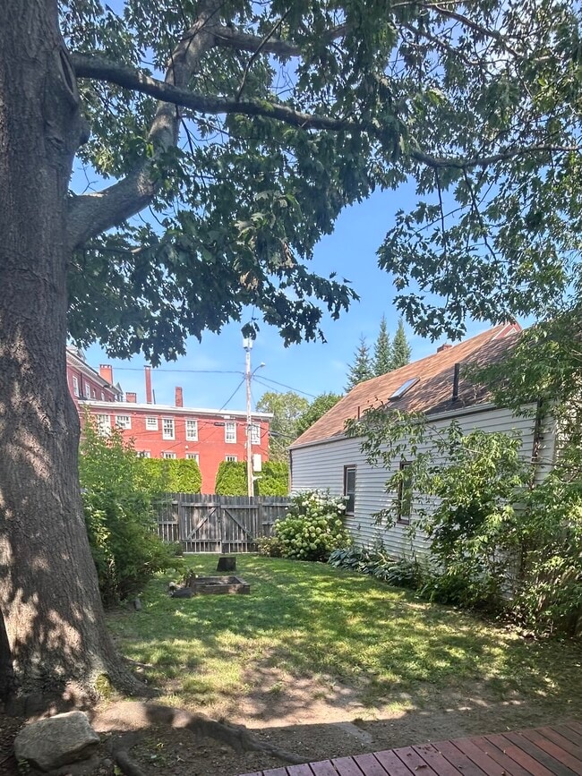 Building Photo - 3 Danforth Pl Unit 2