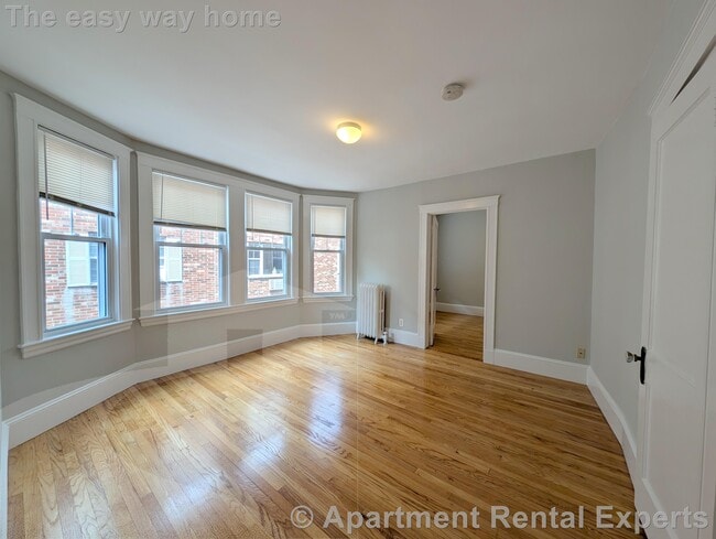 Building Photo - 156-158 Summer St Unit #304 Rental