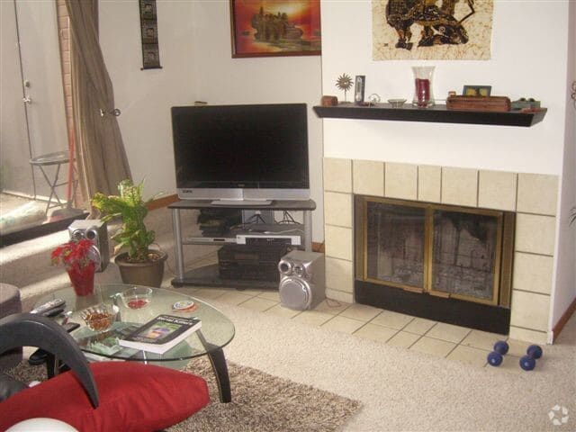 Building Photo - 824 Walnut St Unit 824A Walnut Street Rental