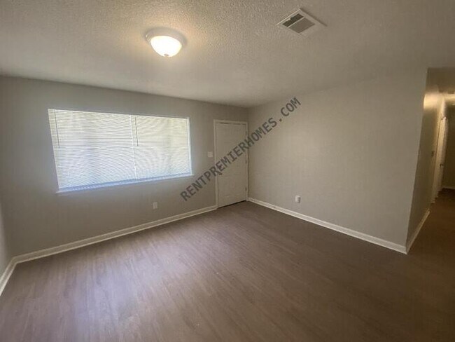 Photo - 3103 Hines Dr