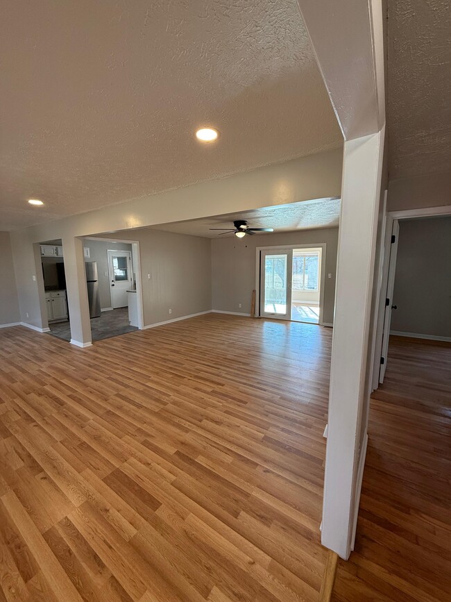 Photo - 1039 Kingsley Rd