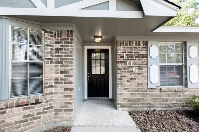 Photo - 2106 Wickburn Dr