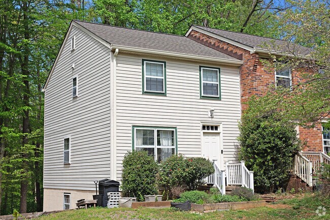 Building Photo - Willoughby Duplex Near 5th St Station Rental