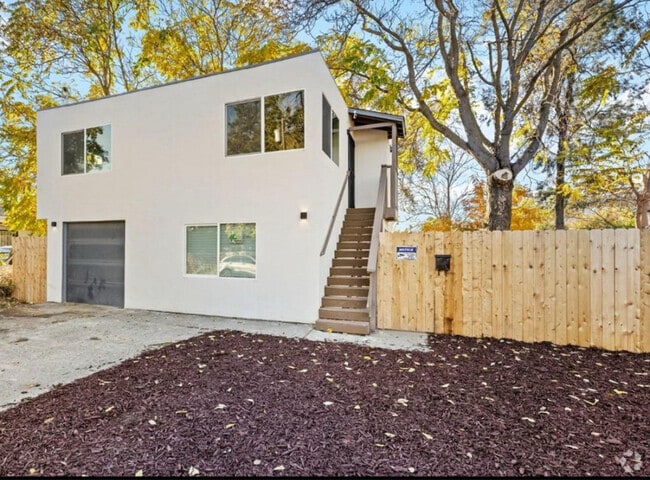 Building Photo - 3175 High St Rental