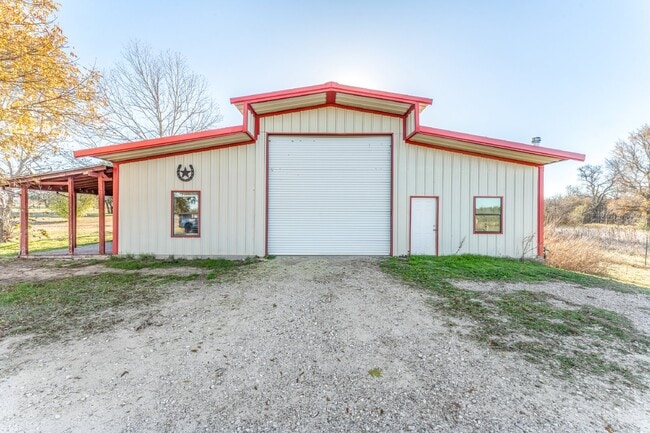 Photo - Horse property with shop in country oasis