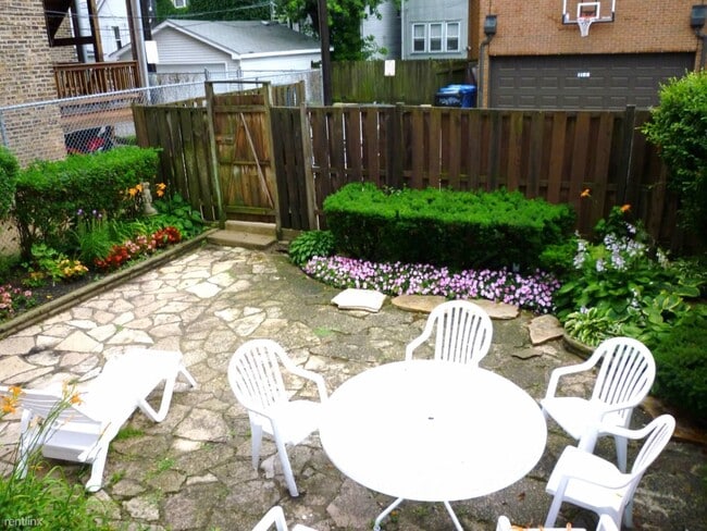 Photo - 1129 W Oakdale Ave Unit 1R