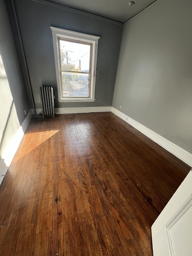 Photo - 64 E 50th St