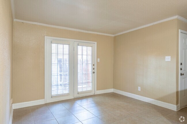 2BR, 2BA - 829SF