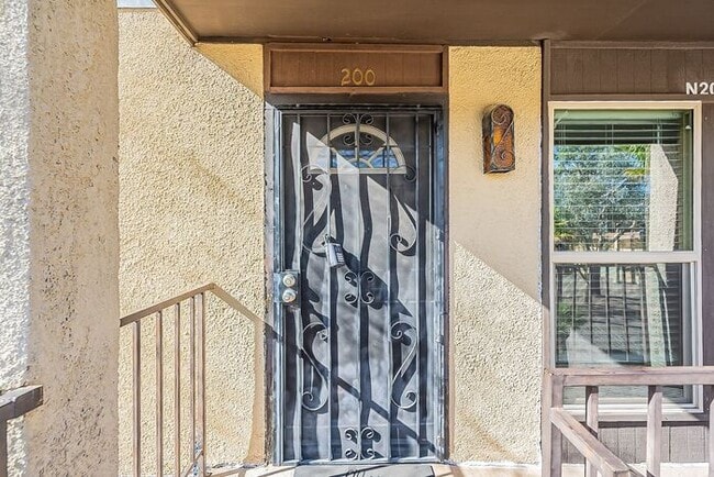 Photo - 1620 N Wilmot Rd