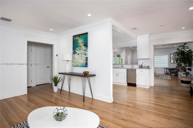 Photo - 52 Montilla Ave