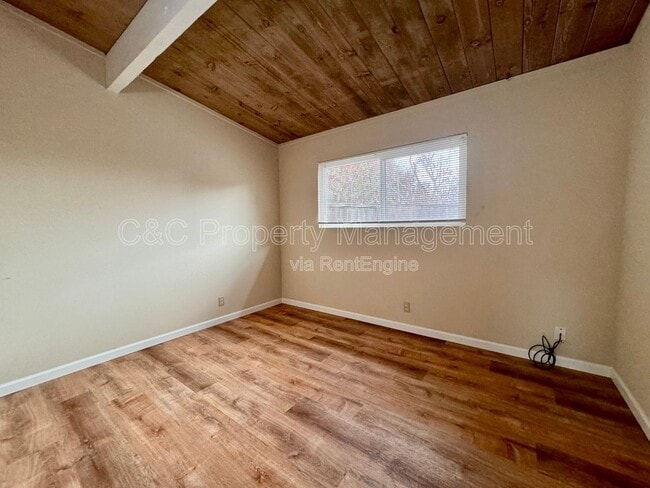 Photo - 3055 Redwood Dr