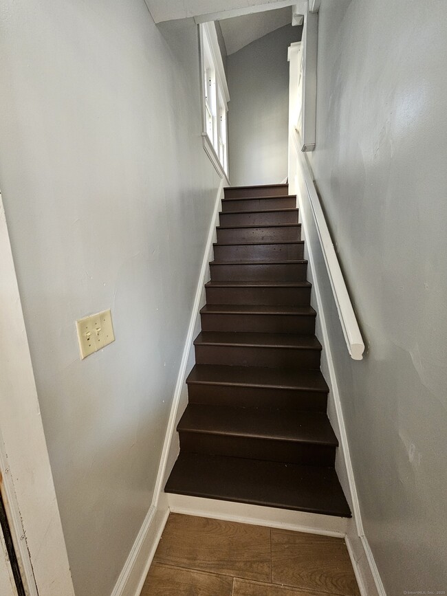 Photo - 592 Laurel Ave Apartment Unit 2nd Floor