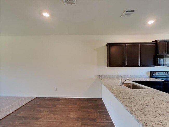 Photo - 105 Pettigrew Ct