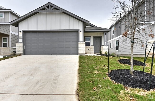 Building Photo - Gorgeous one story home!  3 bedrooms  | 2 ...
