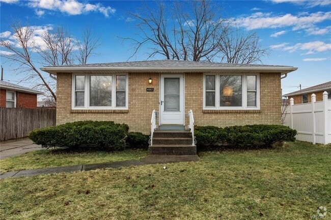 Building Photo - 4867 N Bailey Ave Rental