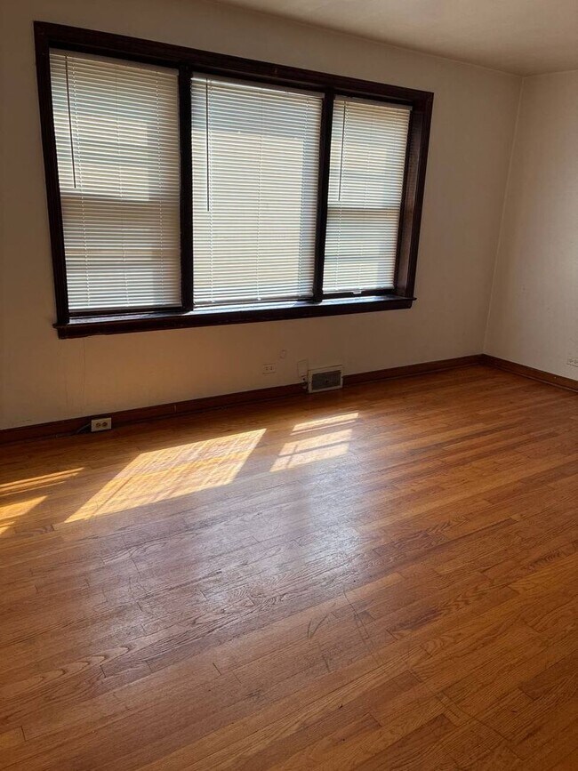1322 N Austin Blvd Unit 1R