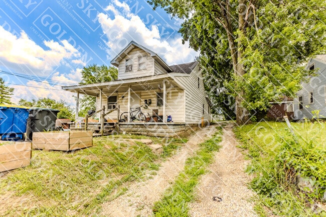 Building Photo - 815 W Memorial Dr Rental