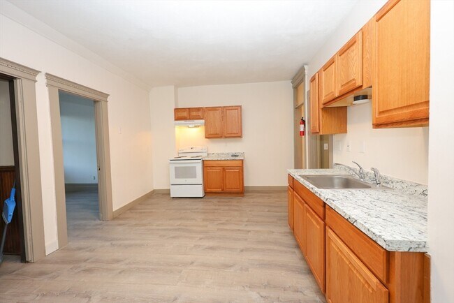 Building Photo - 6 Waumbeck St Unit 2