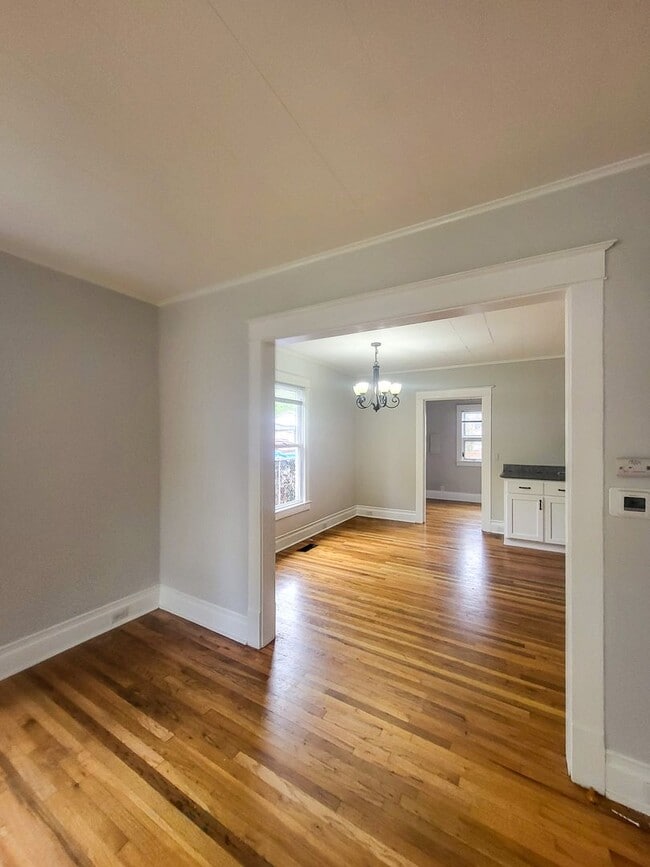 Photo - 944 Cottage St NE