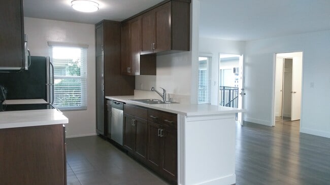 Photo - 310 S Sherbourne Dr