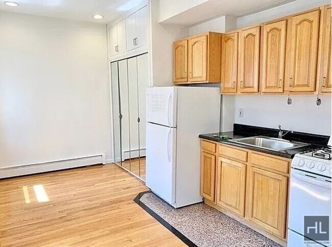 Beautiful Sunlit 1-Bedroom in the Heart of Midtown East