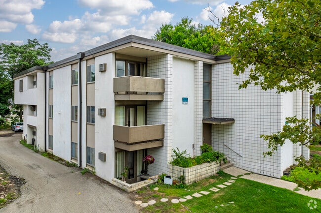 Photo - 323 Packard St