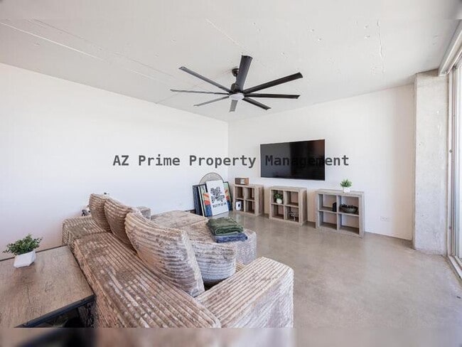 Photo - 207 W Clarendon Ave Unidad B22