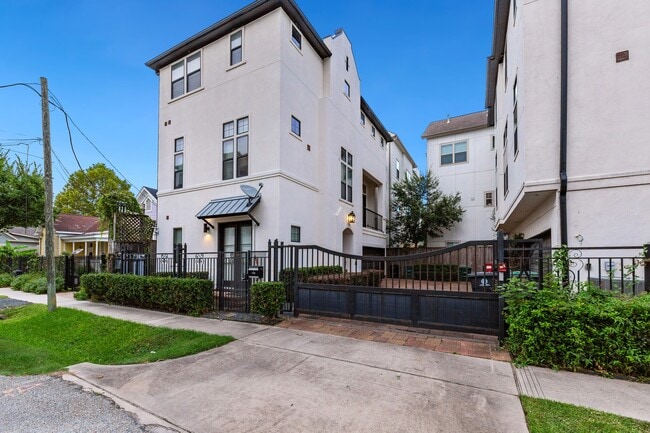 Photo - 1406 Hickory St