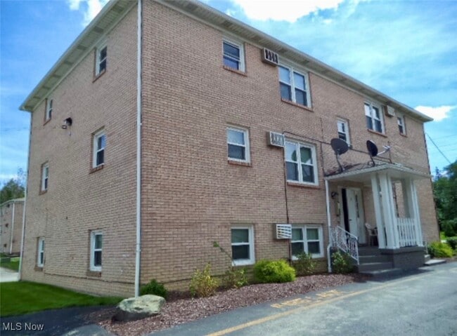 Building Photo - 66 Washington Blvd Unit 3