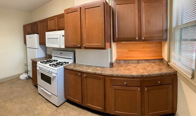 apt 1+4 - 836 Harrison Ave Unit 4