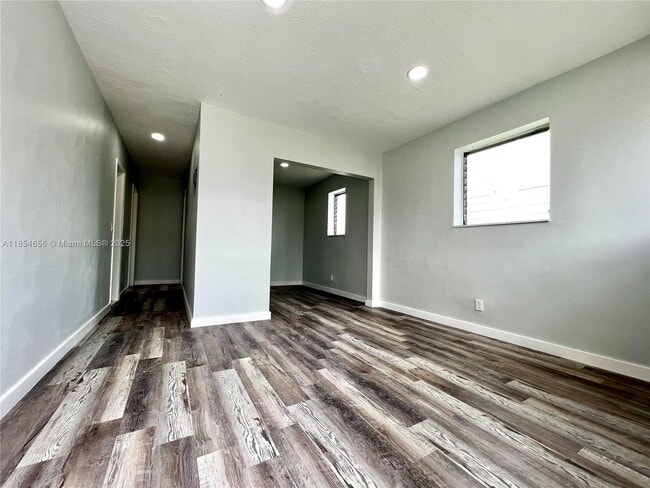 Photo - 725 NW 7th Ave Unit 2