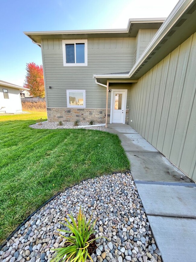 Photo - Stunning 4 Bed/2.5 Bath Twinhome!