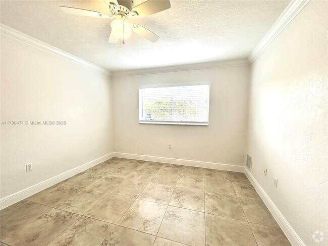 Building Photo - 445 SW 11th St Unit 104 Rental