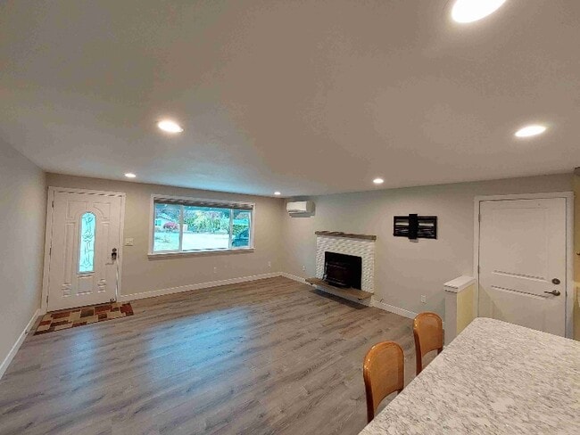 Photo - 13413 137th St NW