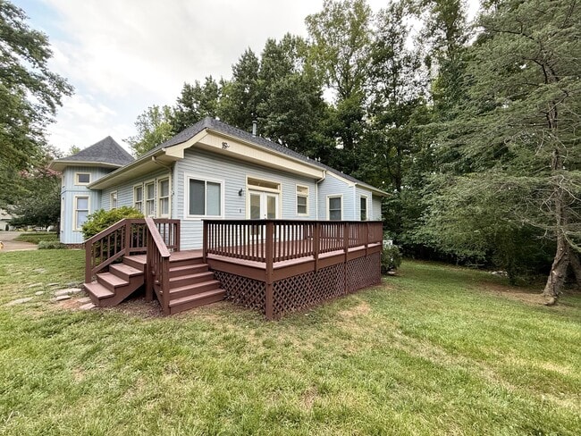 Photo - 140 White Oak Cir
