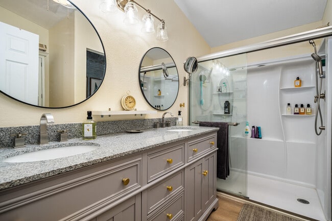 Photo - 159 Estrada Way