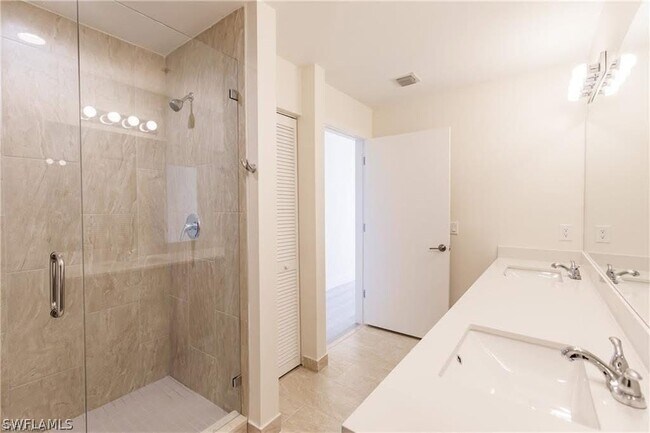 Photo - 15901 Pointe Cir Unit 405