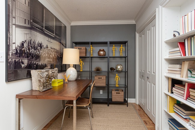 1BR, 1BA W/ Study - Study