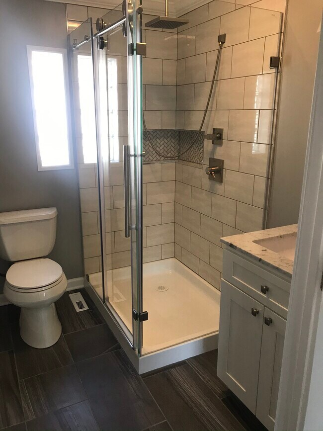 Photo - 84 Duluth Ave Unidad Upper