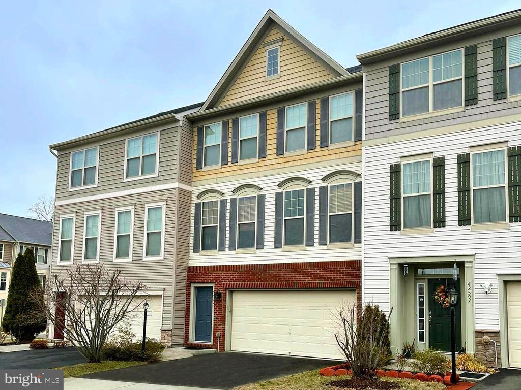 Photo - 42599 Galbraith Square