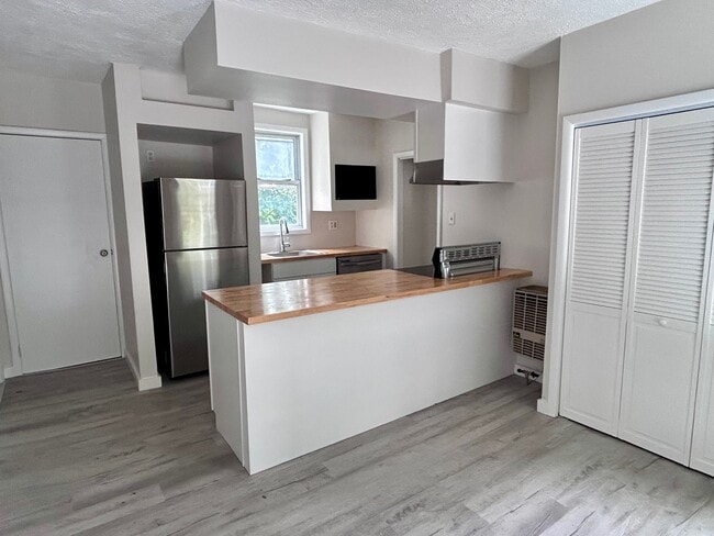 Kitchen - 140 Spring St Apartments Unit 1