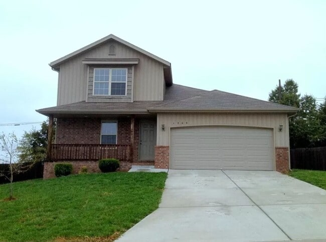 Building Photo - Great Location! Rental